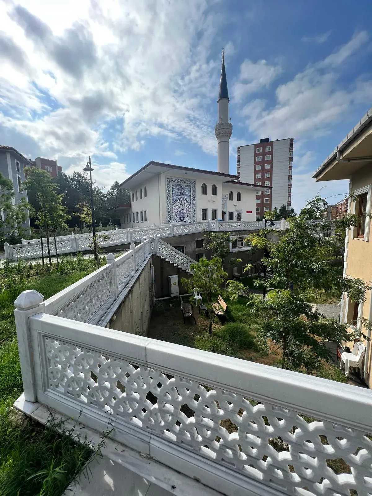 Camii dış görünüm